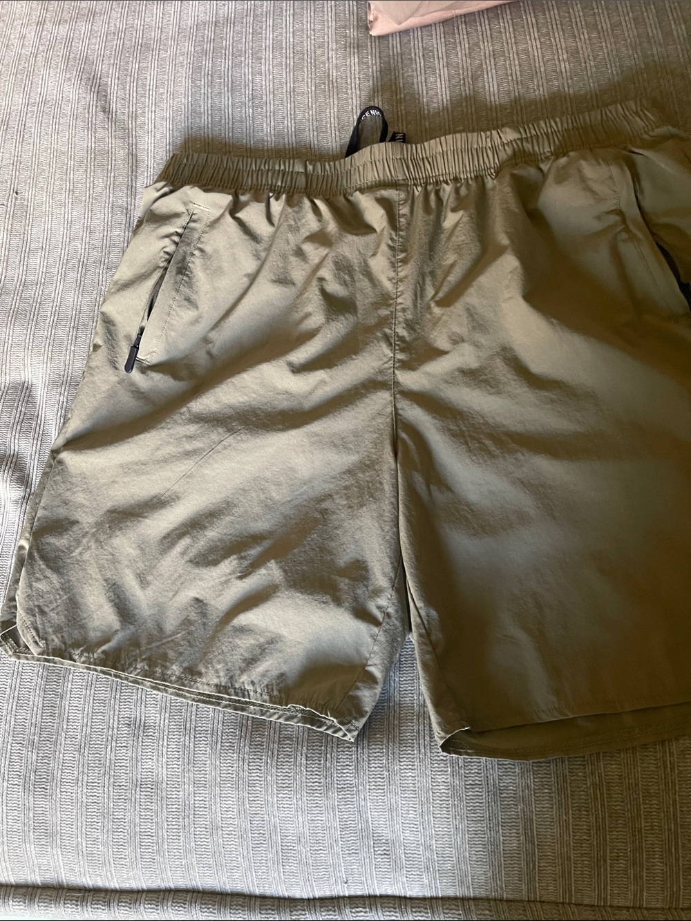 Men's Olive Elastic-Waist Athletic Shorts with Zipper Pockets